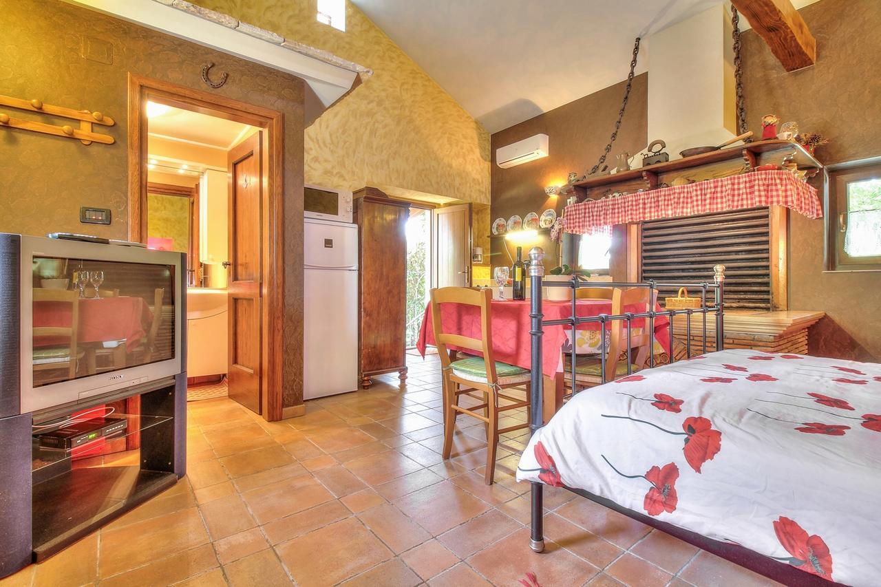 Nadia House With Apartments Zambratija  Rum bild