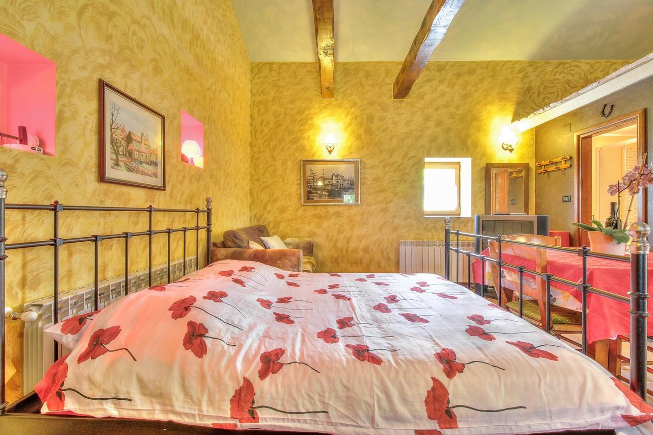 Nadia House With Apartments Zambratija  Rum bild